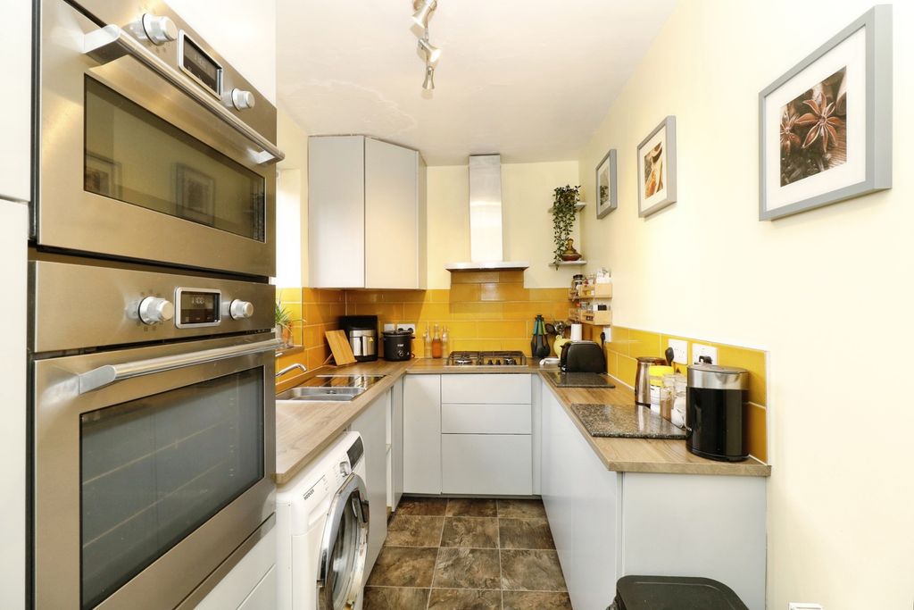 Property photo 3 of 17 Photo