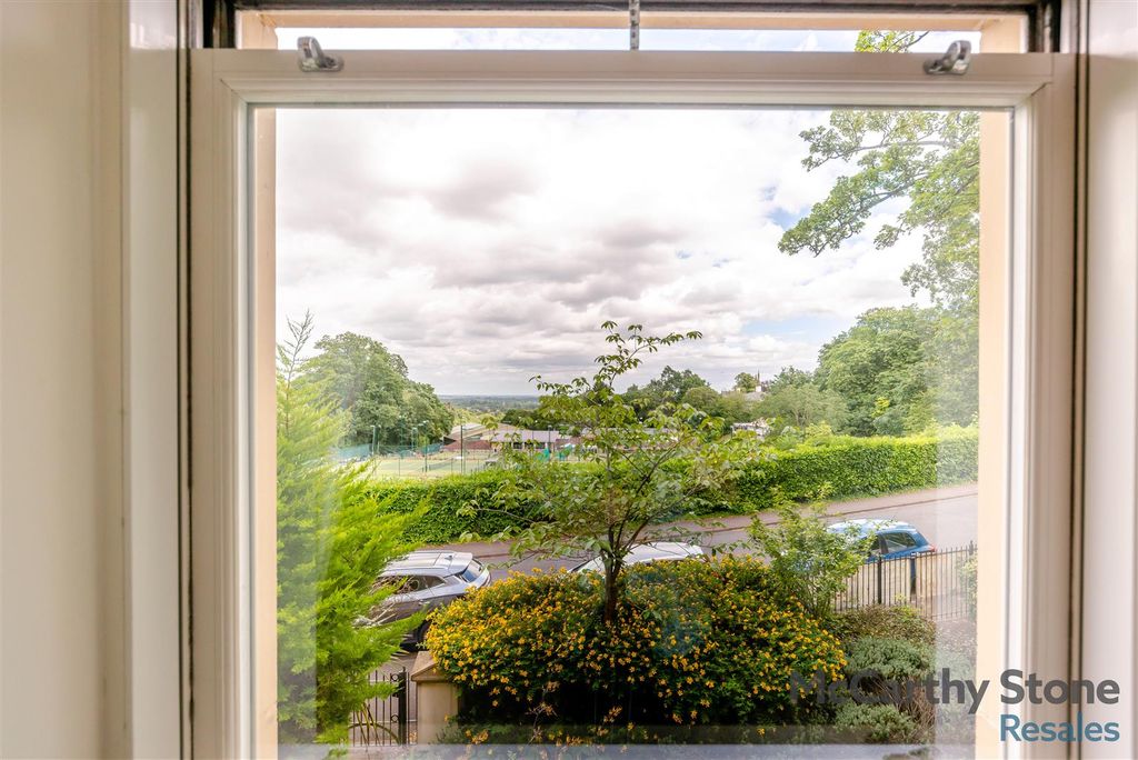Property photo 3 of 31 8697464-Interior10.Jpg