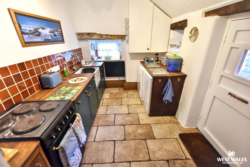 Property photo 3 of 17 8 (2).Jpg