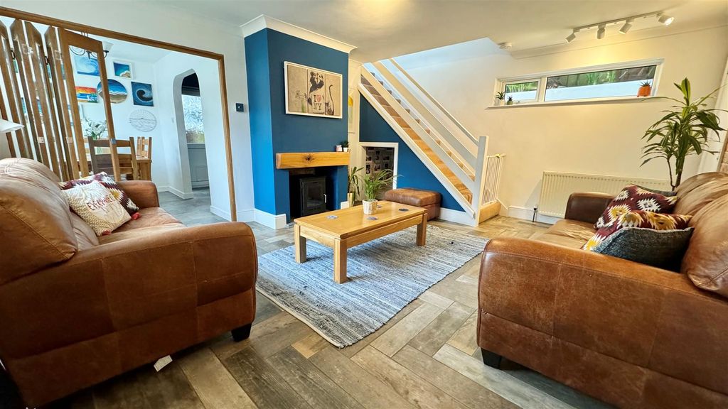 Property photo 3 of 21 19.Jpg