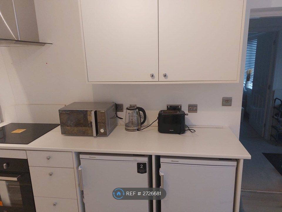 Property photo 2 of 20 Self-Contained Door View