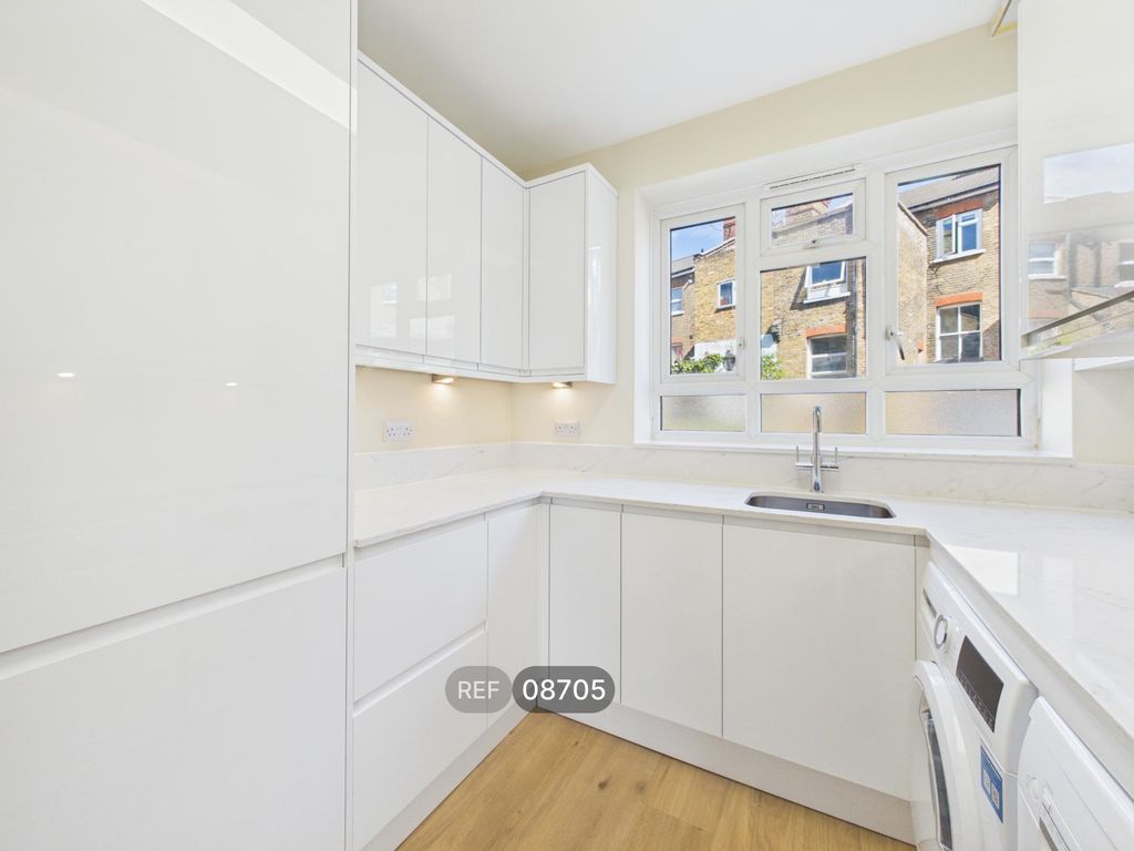Property photo 3 of 8 Kitchen