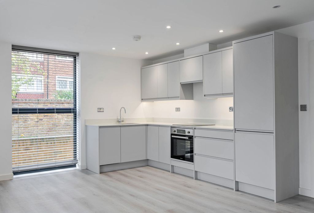 Property photo 2 of 8 1376517-11-6911cc...