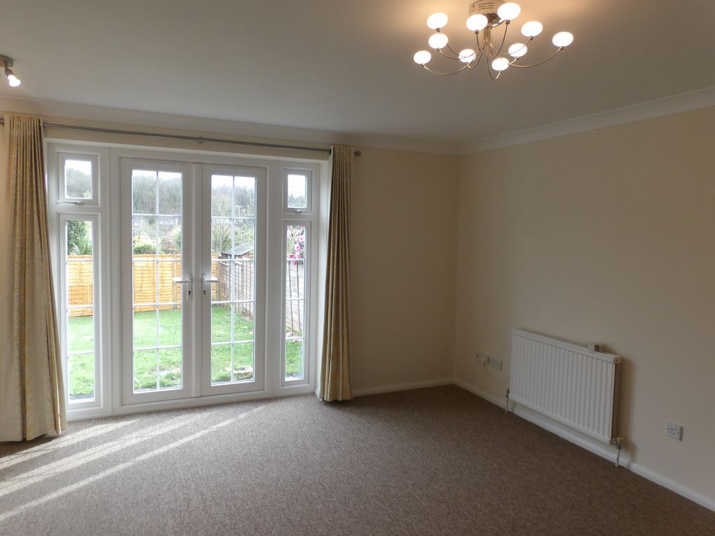 Property photo 3 of 6 Living Room