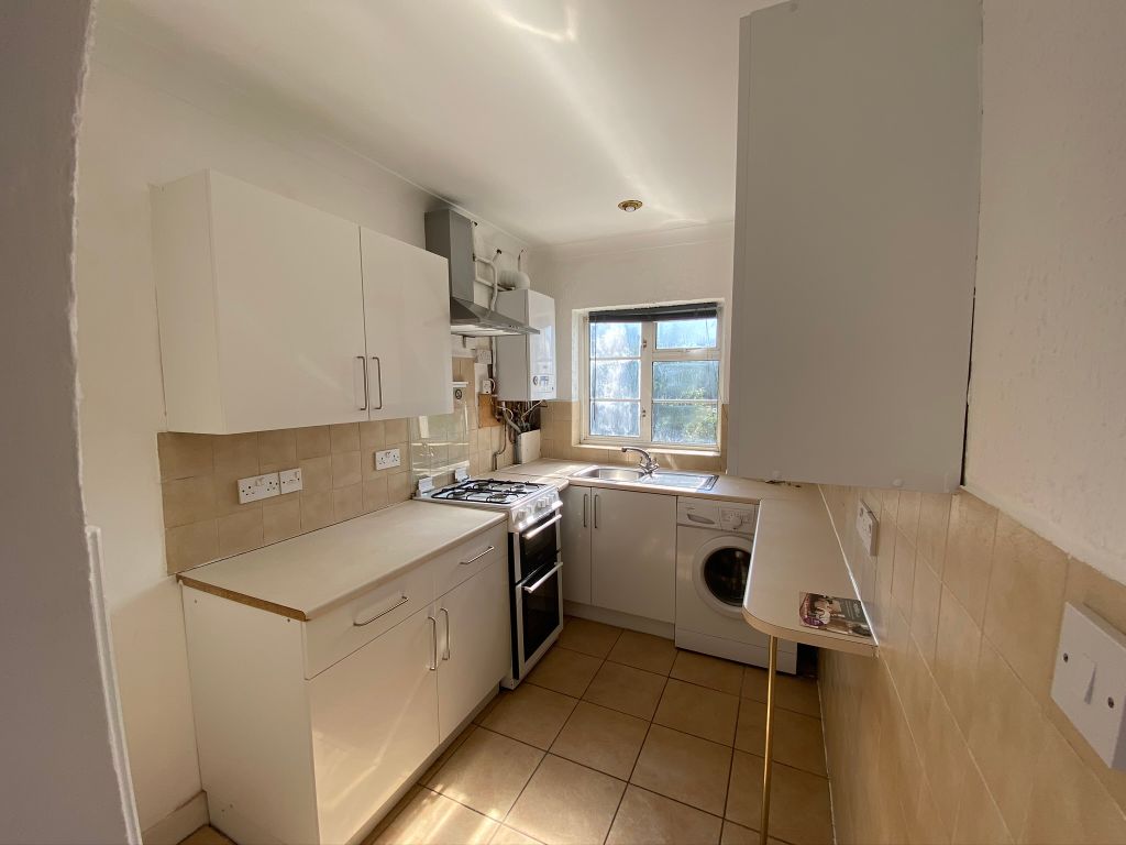 Property photo 3 of 11 Kitchen