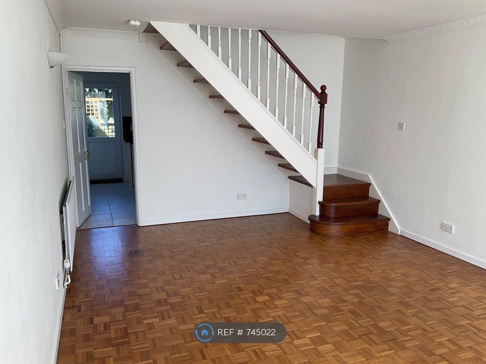 Property photo 3 of 10 Living-Room