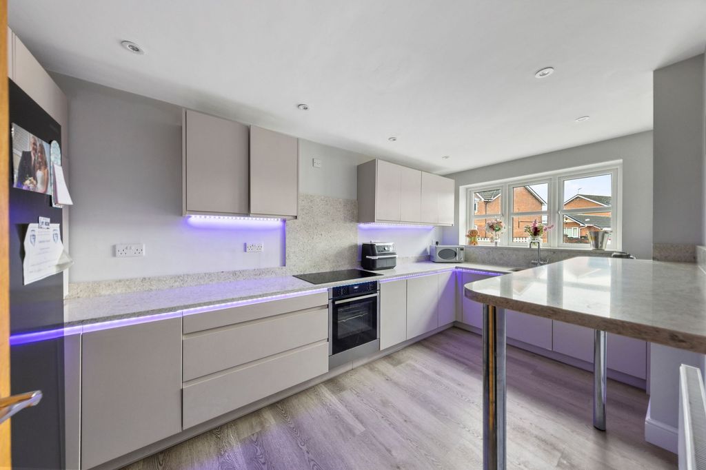 Property photo 3 of 28