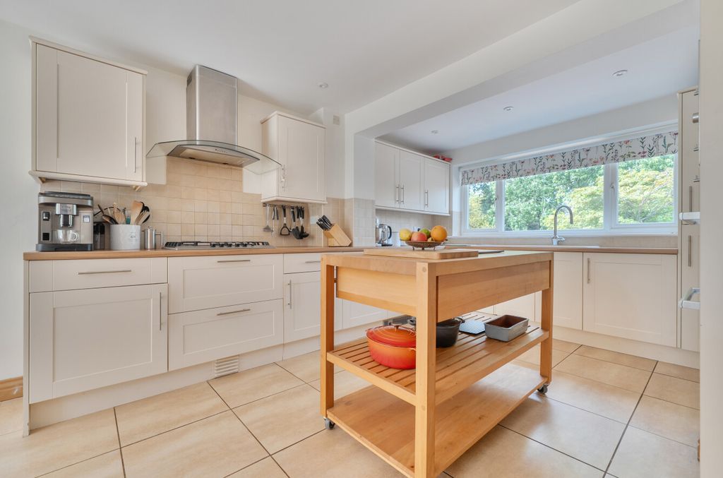 Property photo 3 of 23 1467924-21-6A31d9...