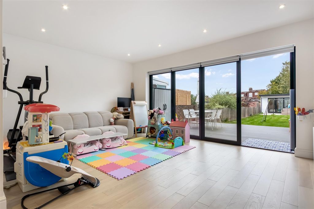 Property photo 2 of 36