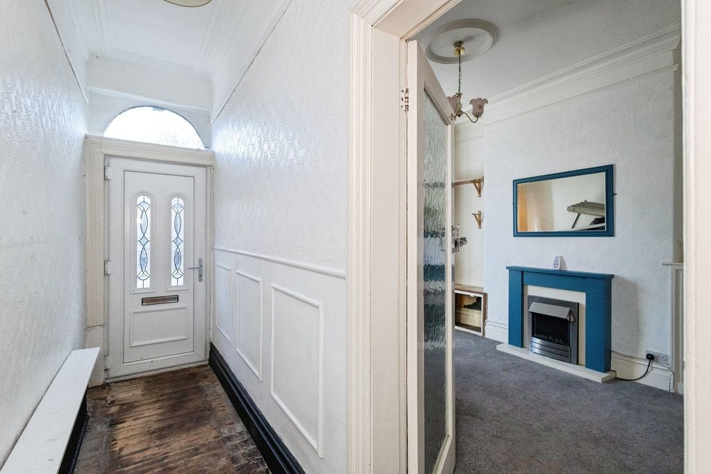 Property photo 2 of 19 Hallway