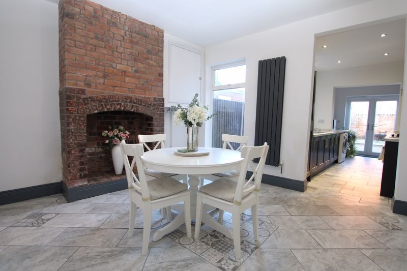 Property photo 1 of 10 Photo 3