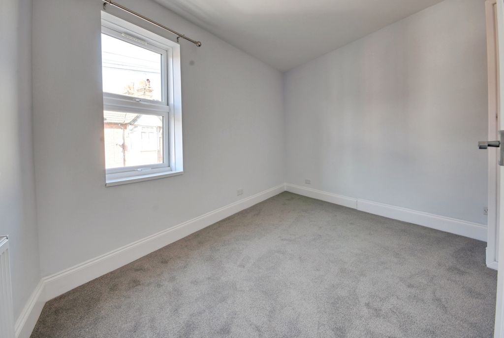 Property photo 3 of 8 Pbox-Img.Jpg