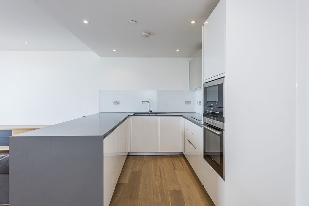 Property photo 2 of 11 Regents Wharf