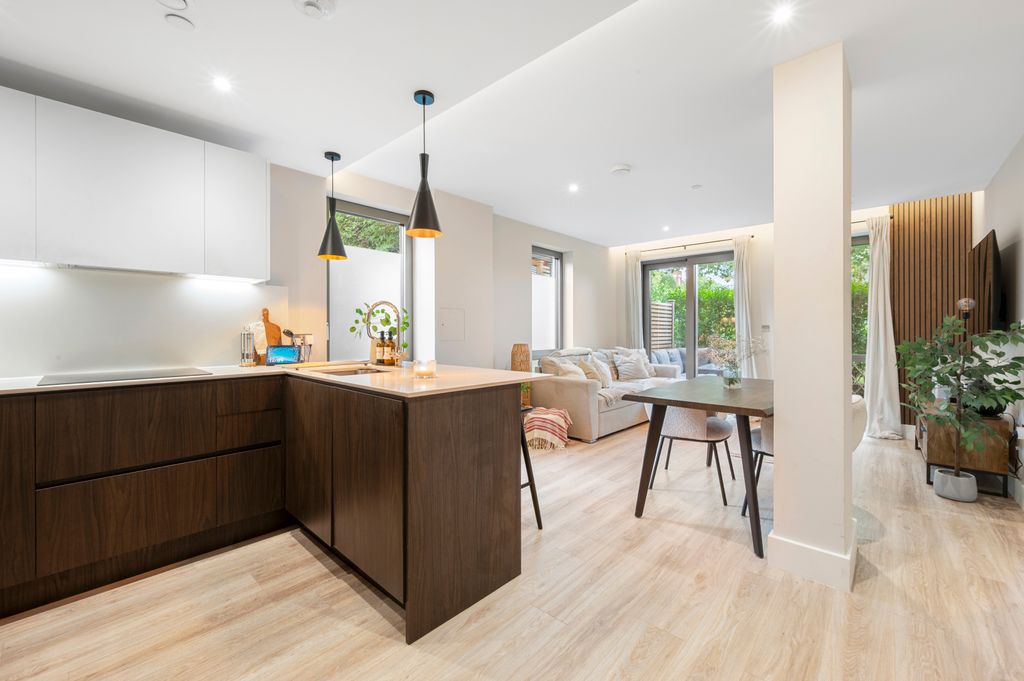 Property photo 1 of 17 Picture No. 11