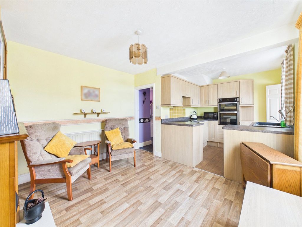 Property photo 3 of 15 Dining/Kitchen