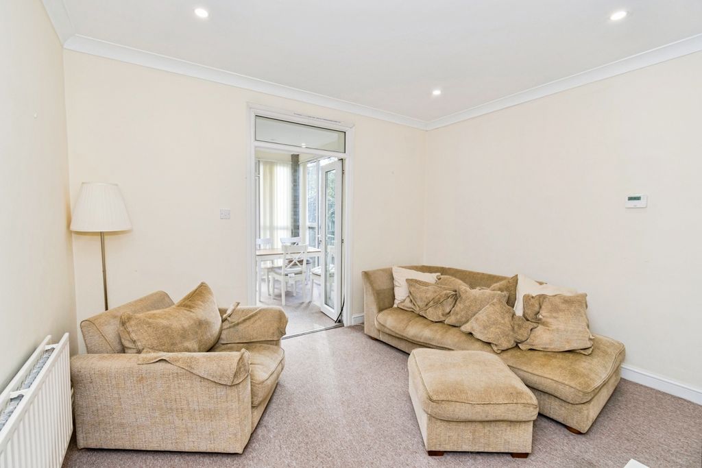 Property photo 2 of 12 Pbox-Img.Jpg