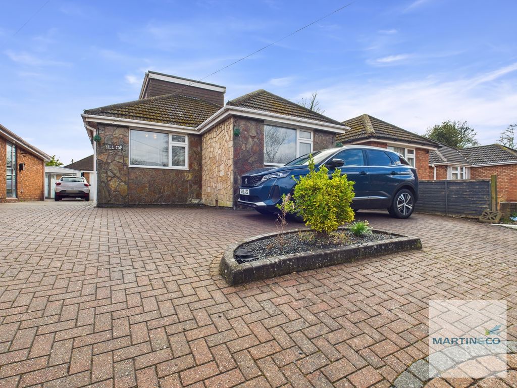 Property photo 1 of 16 Cam03663G0-Pr0124-Still018