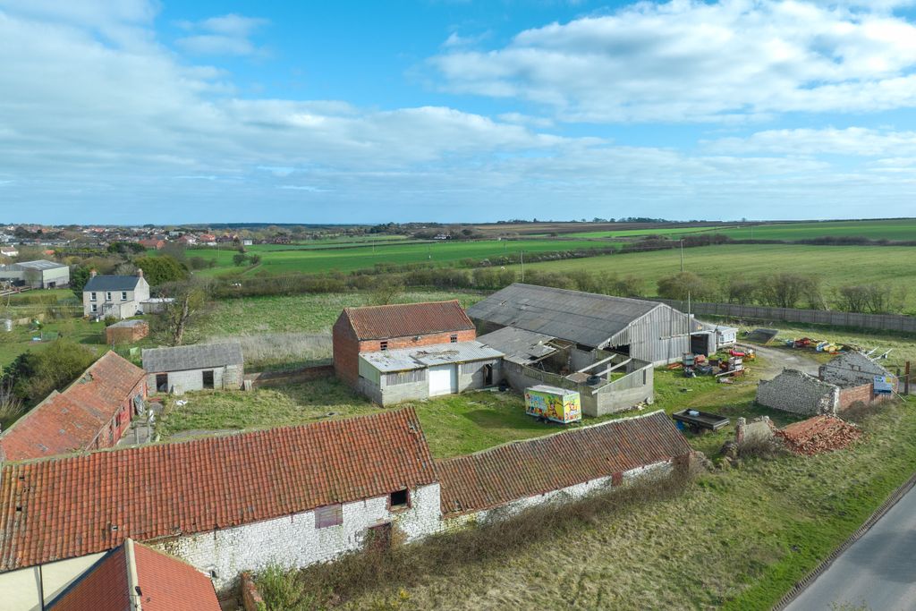 Property photo 3 of 11 Grange Farm, Buckton, Bridlington, Yo15 1Hy