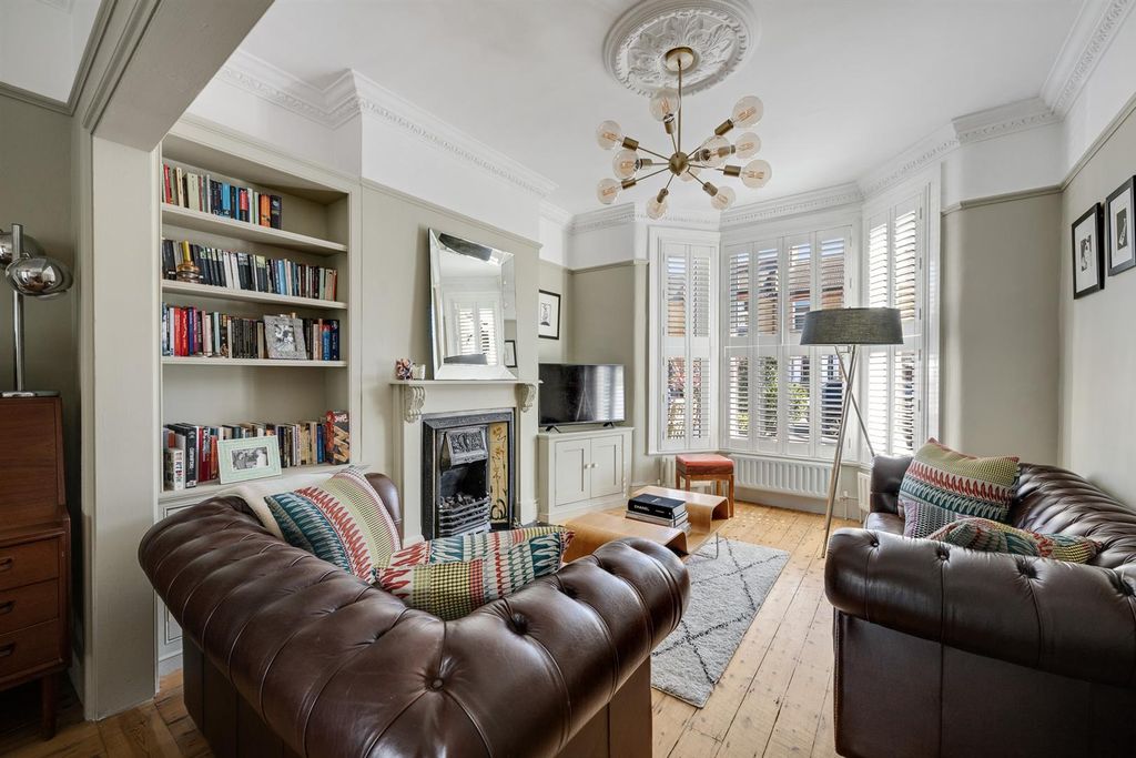 Property photo 2 of 25 Lounge