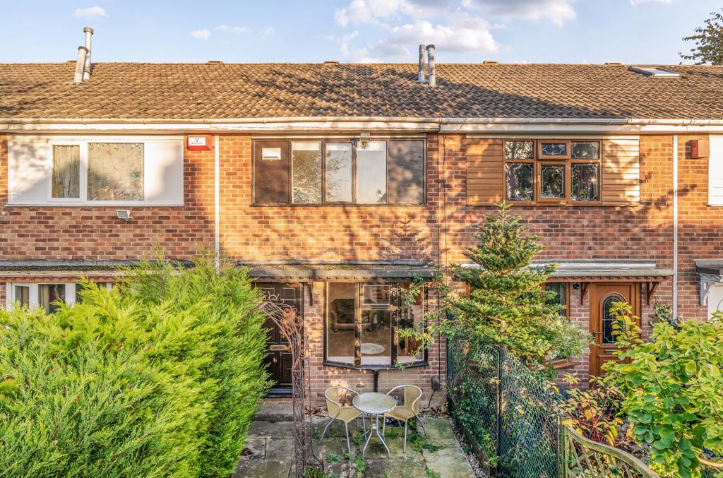 Property photo 1 of 11 1374983-1-6902411...