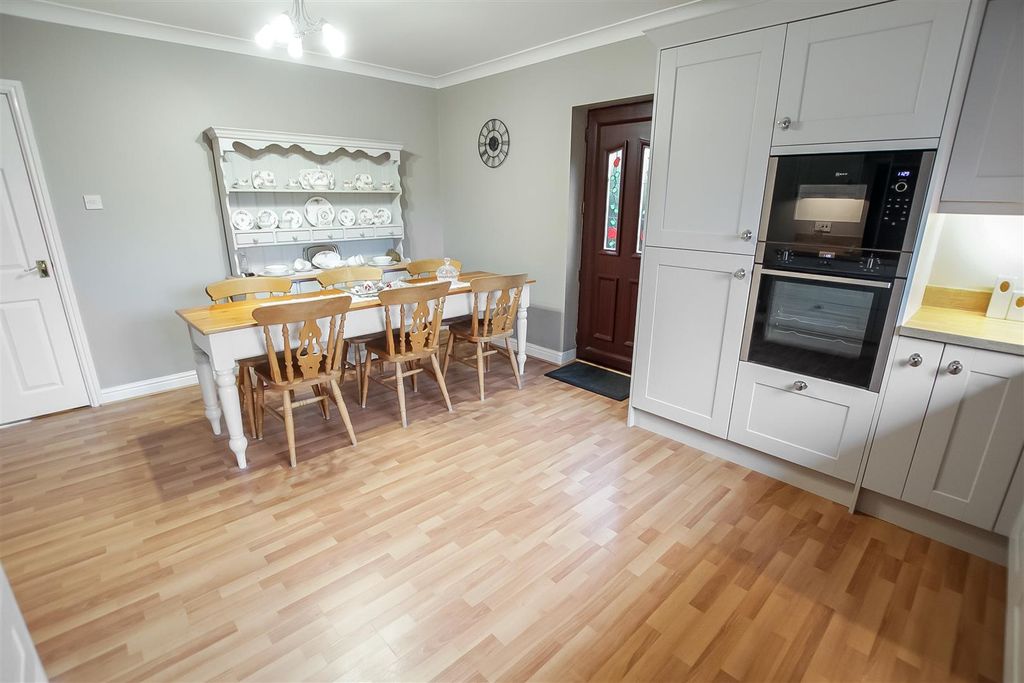 Property photo 3 of 10 Dining Area.Jpg
