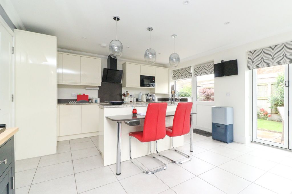 Property photo 3 of 15 Picture 3