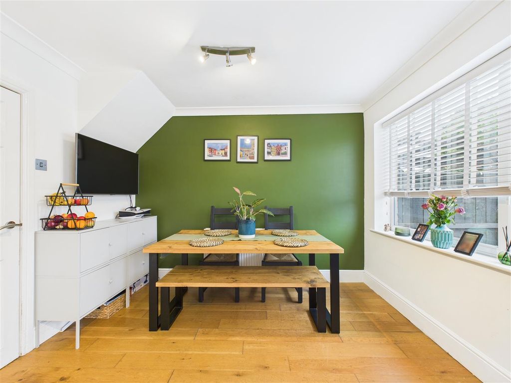 Property photo 2 of 15 Cam05193G0-Pr0035-Still015.Jpg