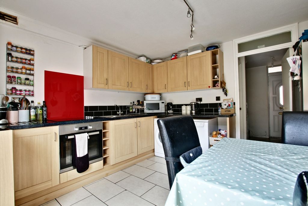 Property photo 3 of 15 2746893