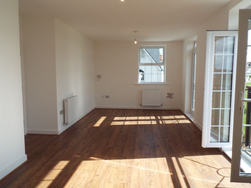 Property photo 3 of 9 Living/Dining Room