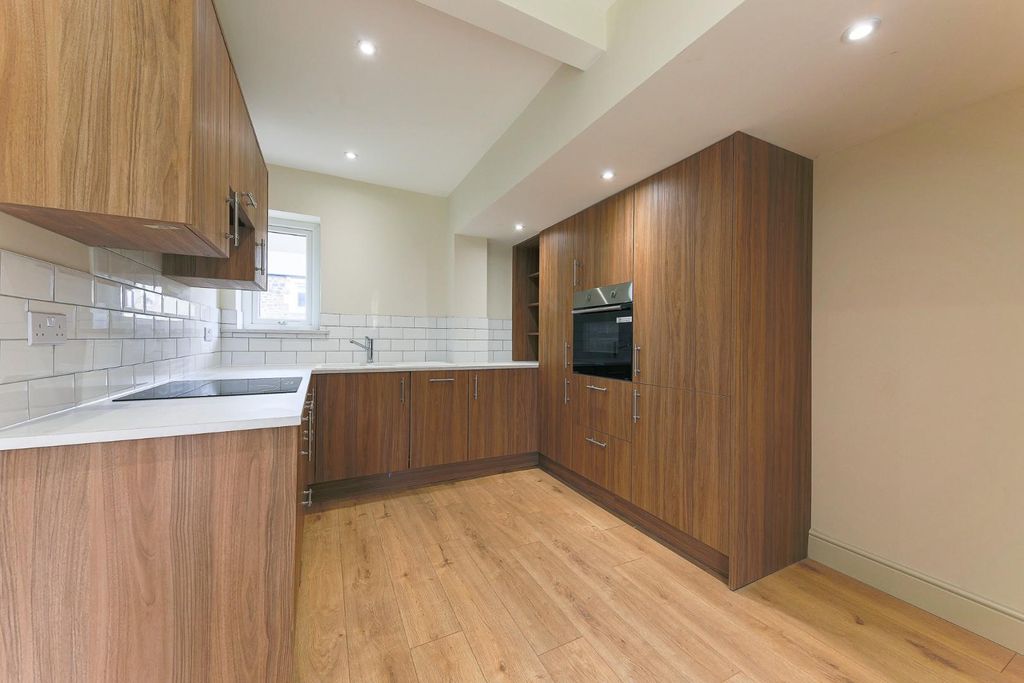 Property photo 3 of 21 Kitchen/Dining Area