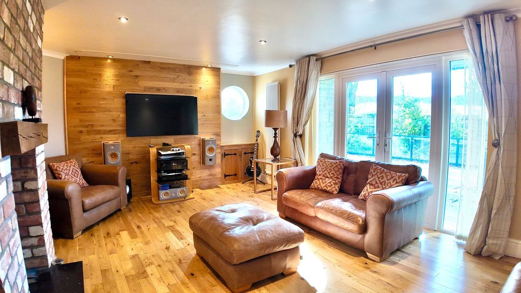 Property photo 2 of 33