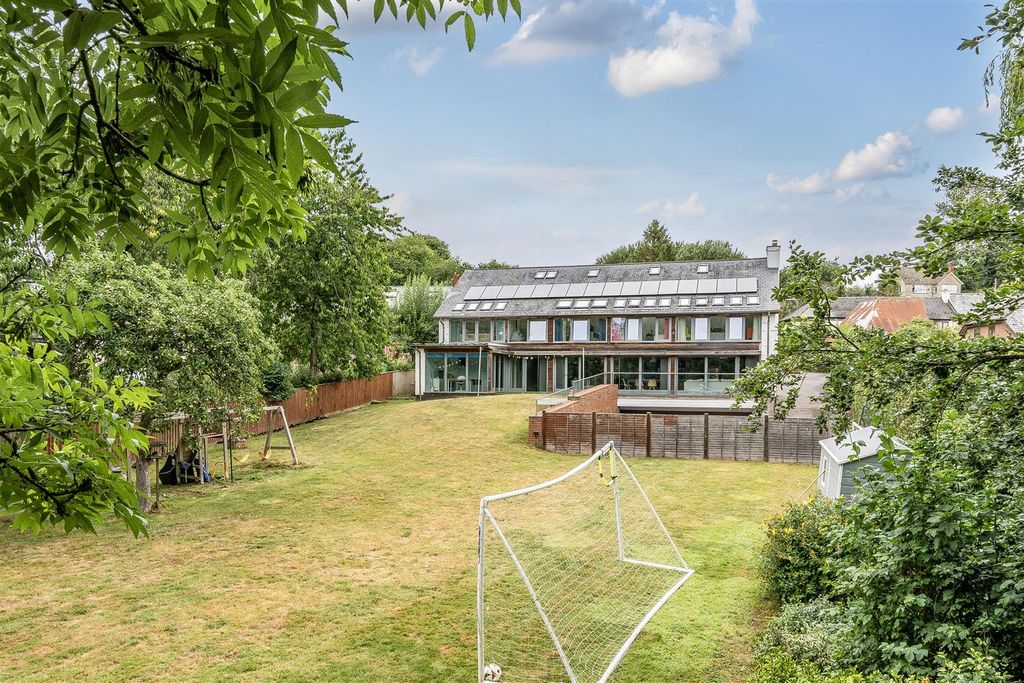 Property photo 1 of 25
