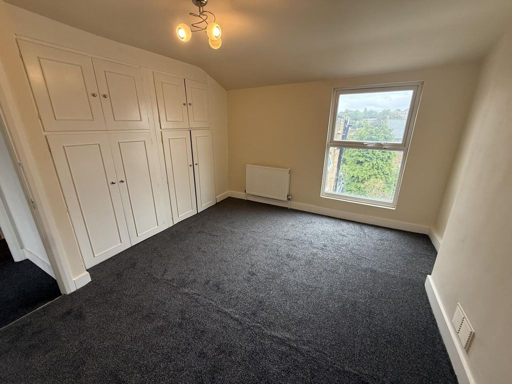 Property photo 3 of 11 Bedroom