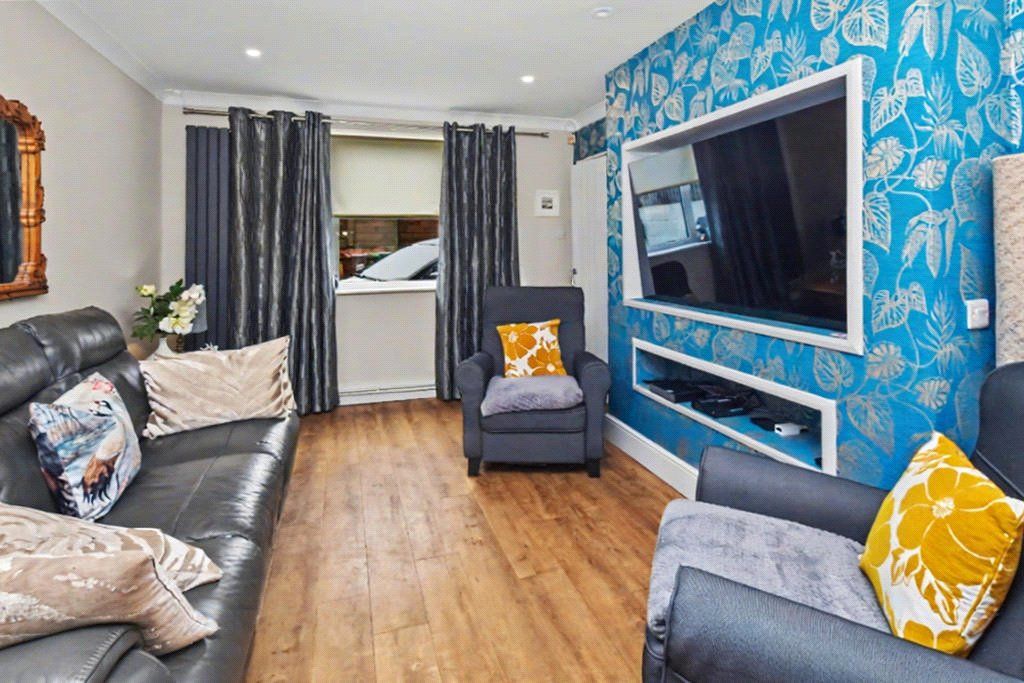 Property photo 2 of 17 Lounge