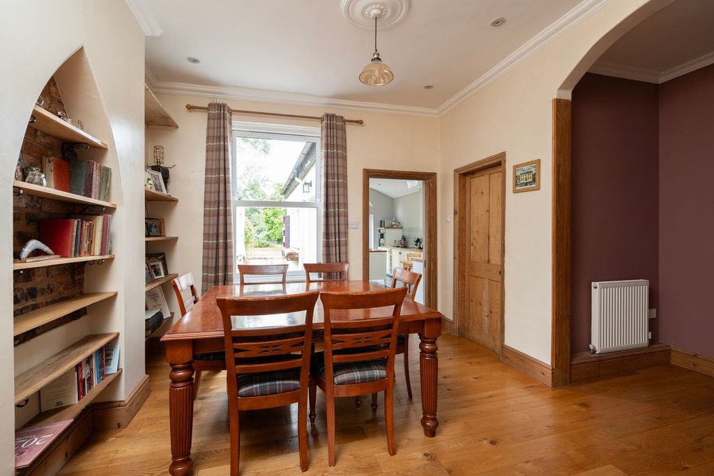 Property photo 3 of 23