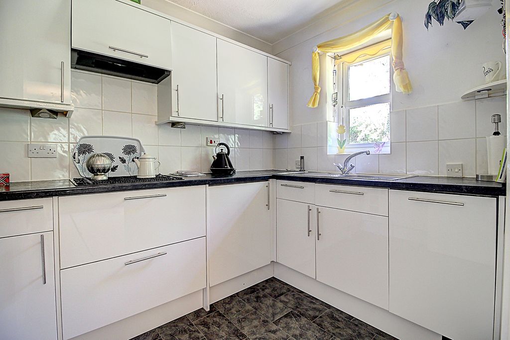 Property photo 2 of 18 Kitchen