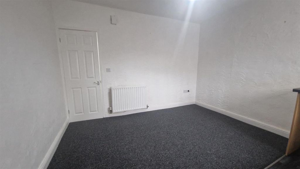 Property photo 3 of 7 Lounge/Kitchen