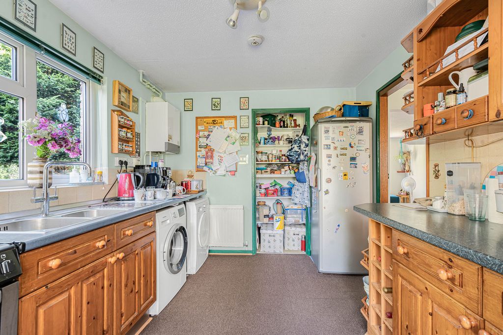 Property photo 3 of 34