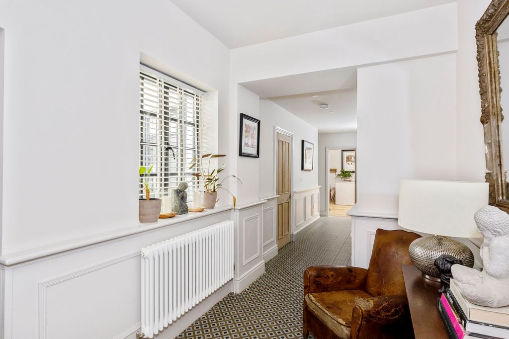 Additional image 6 of 3 bed flat for saleHigh Street, Steyning BN44