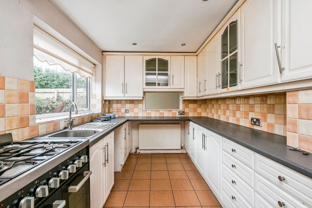 Property photo 2 of 8 Kitchen