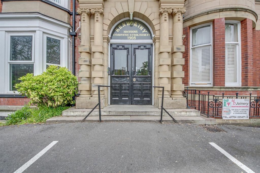 Property photo 2 of 16 5008412