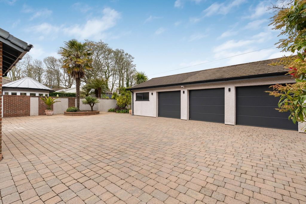 Property photo 3 of 36