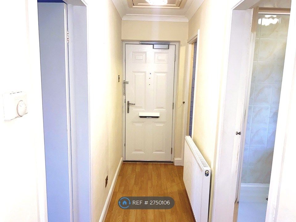 Property photo 2 of 10 Hallway