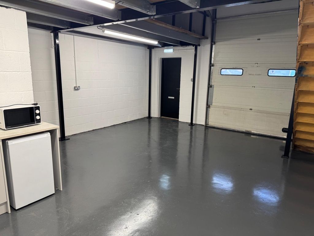 Property photo 3 of 6