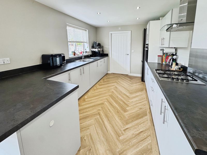 Property photo 3 of 14 Photo 11