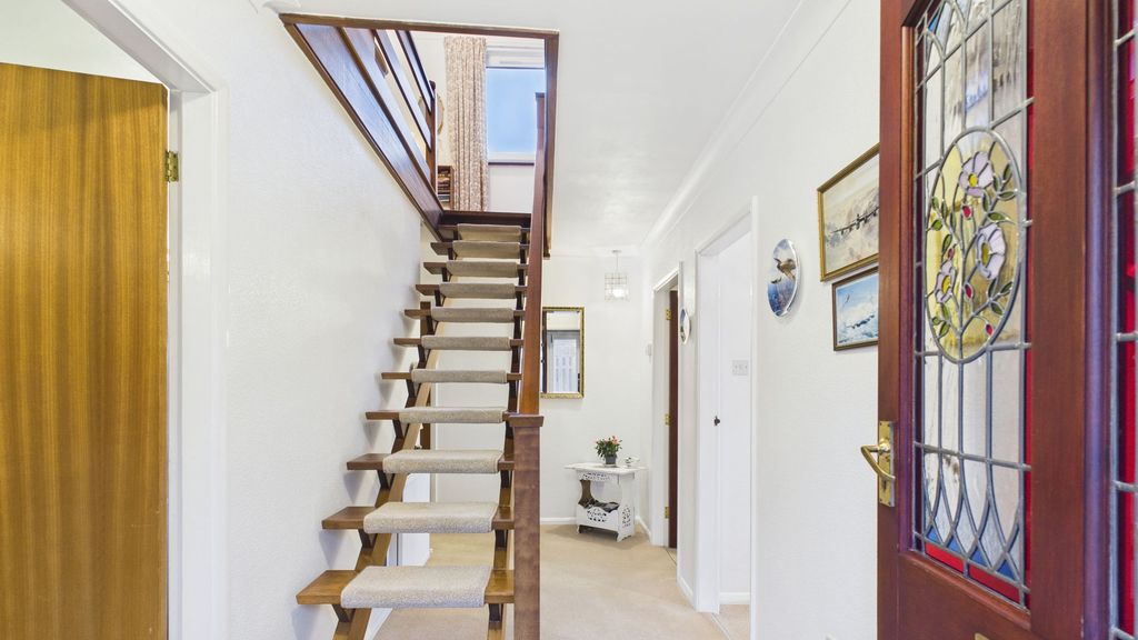 Property photo 3 of 19 Hall