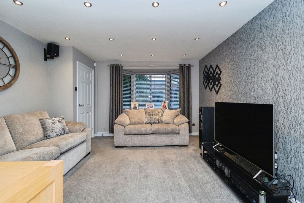 Property photo 3 of 25 Living Room