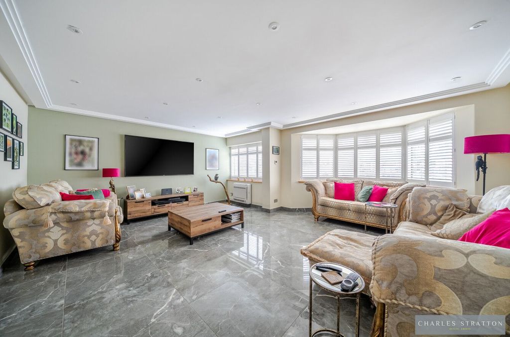 Property photo 3 of 33