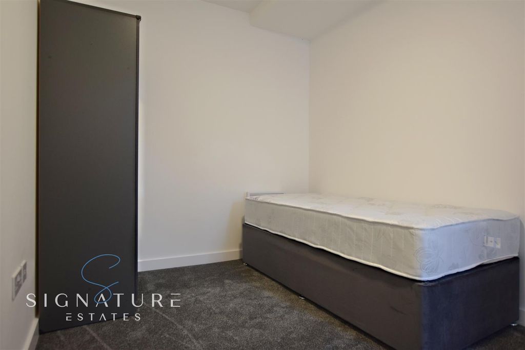 Property photo 3 of 8 Room 3 54 Gldstone (2) Re.Jpg