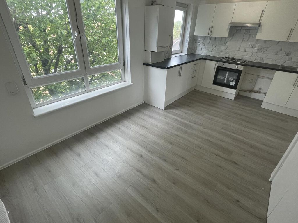 Property photo 3 of 13 Kitchen